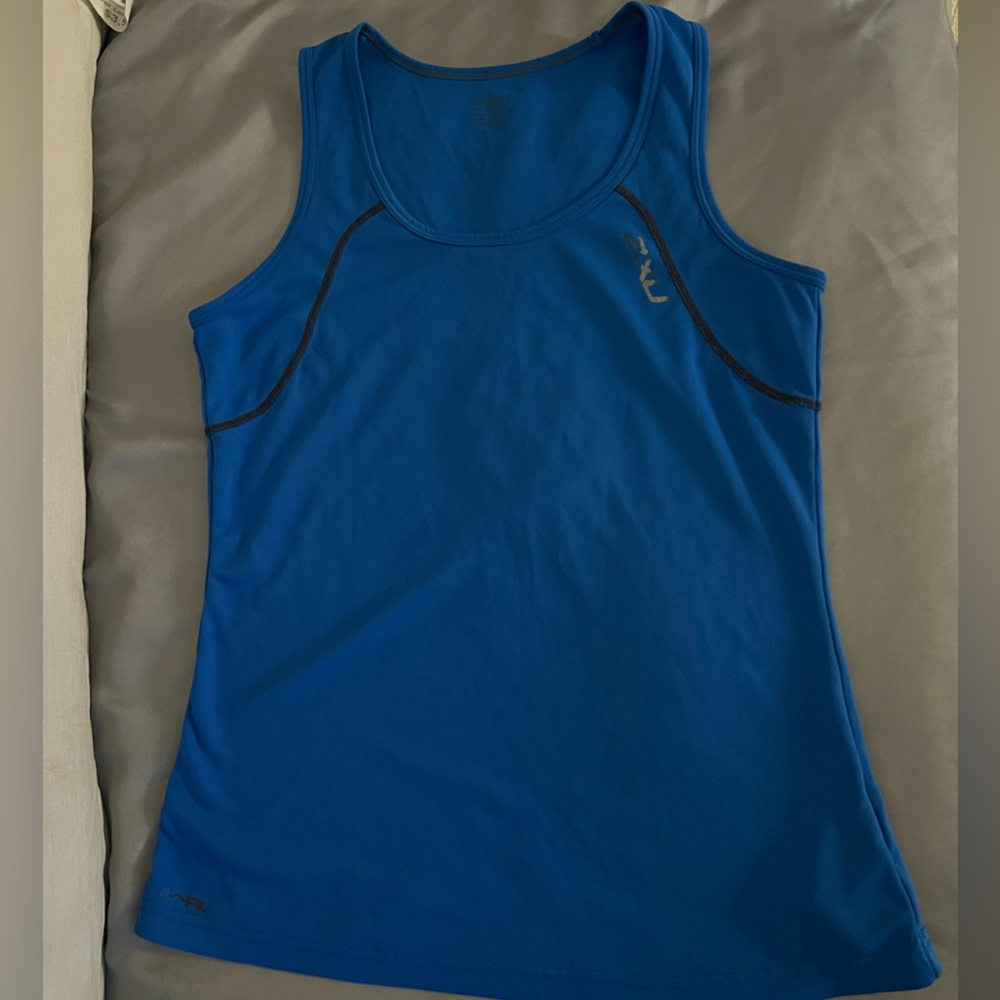 2XU blue work out tank top